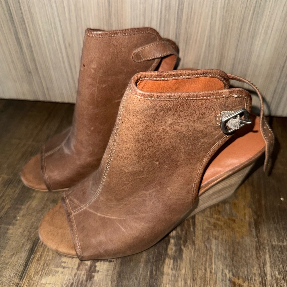 Lucky Brand Brown Mules with Distressed Leather - great condition